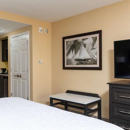 Hampton Inn Холланд Экстерьер фото
