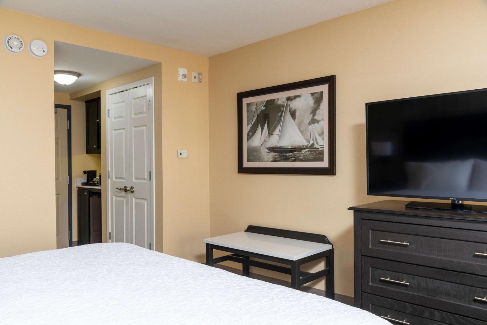Hampton Inn Холланд Экстерьер фото