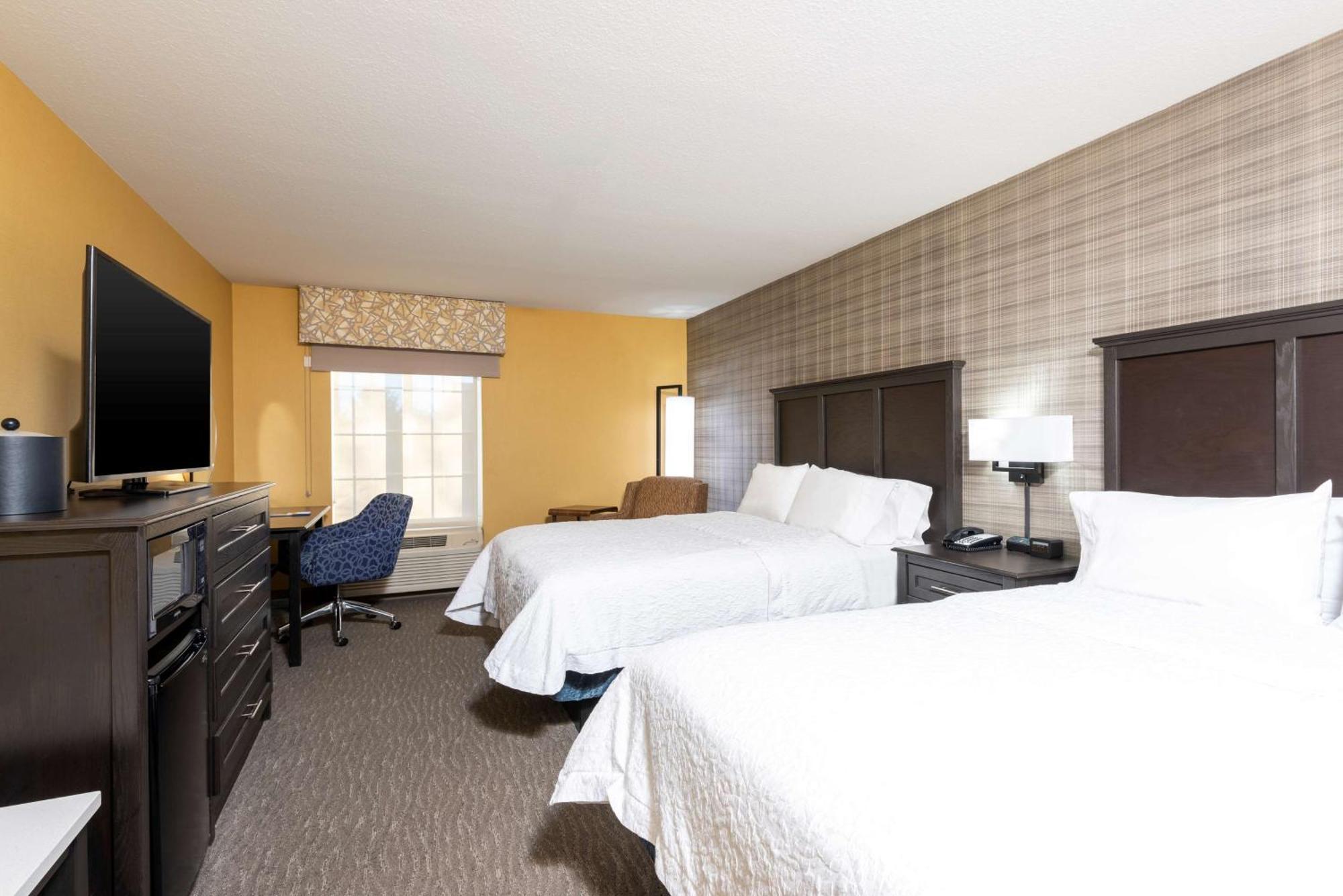 Hampton Inn Холланд Экстерьер фото