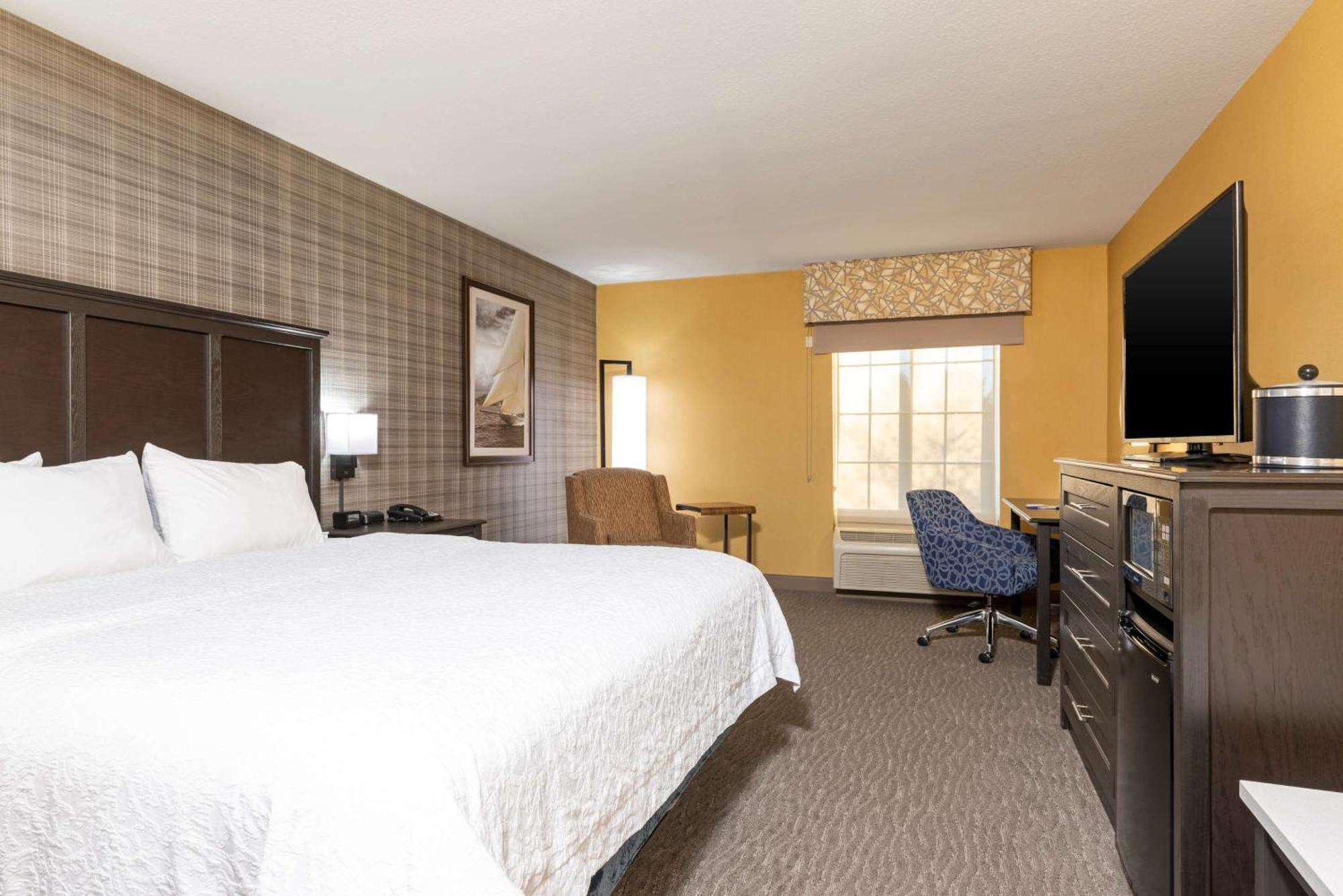 Hampton Inn Холланд Экстерьер фото