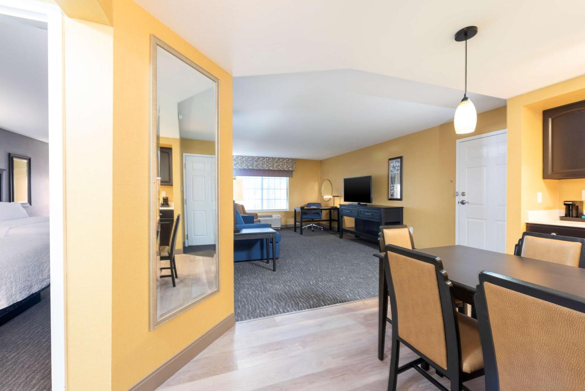 Hampton Inn Холланд Экстерьер фото