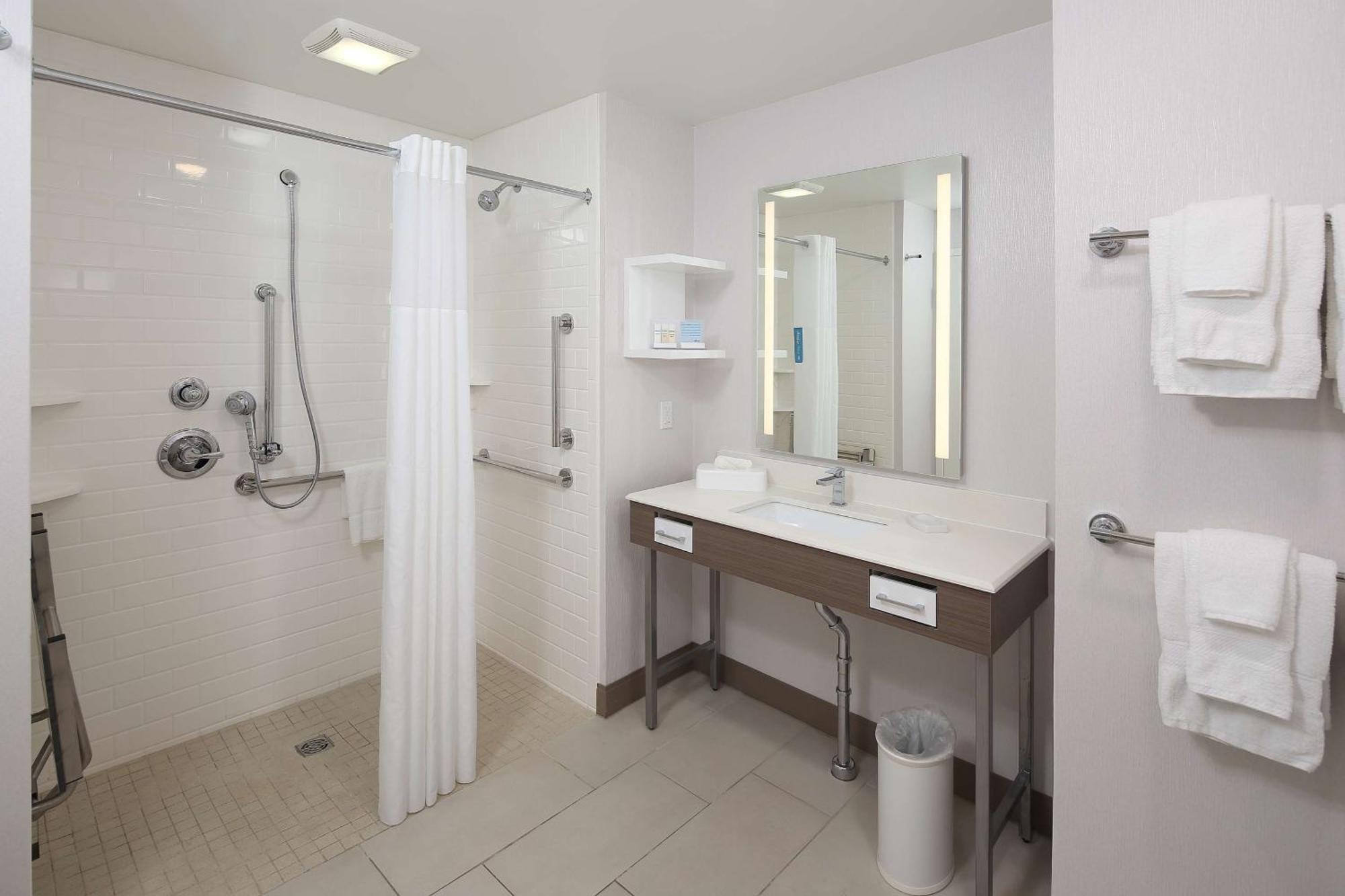 Hampton Inn Холланд Экстерьер фото