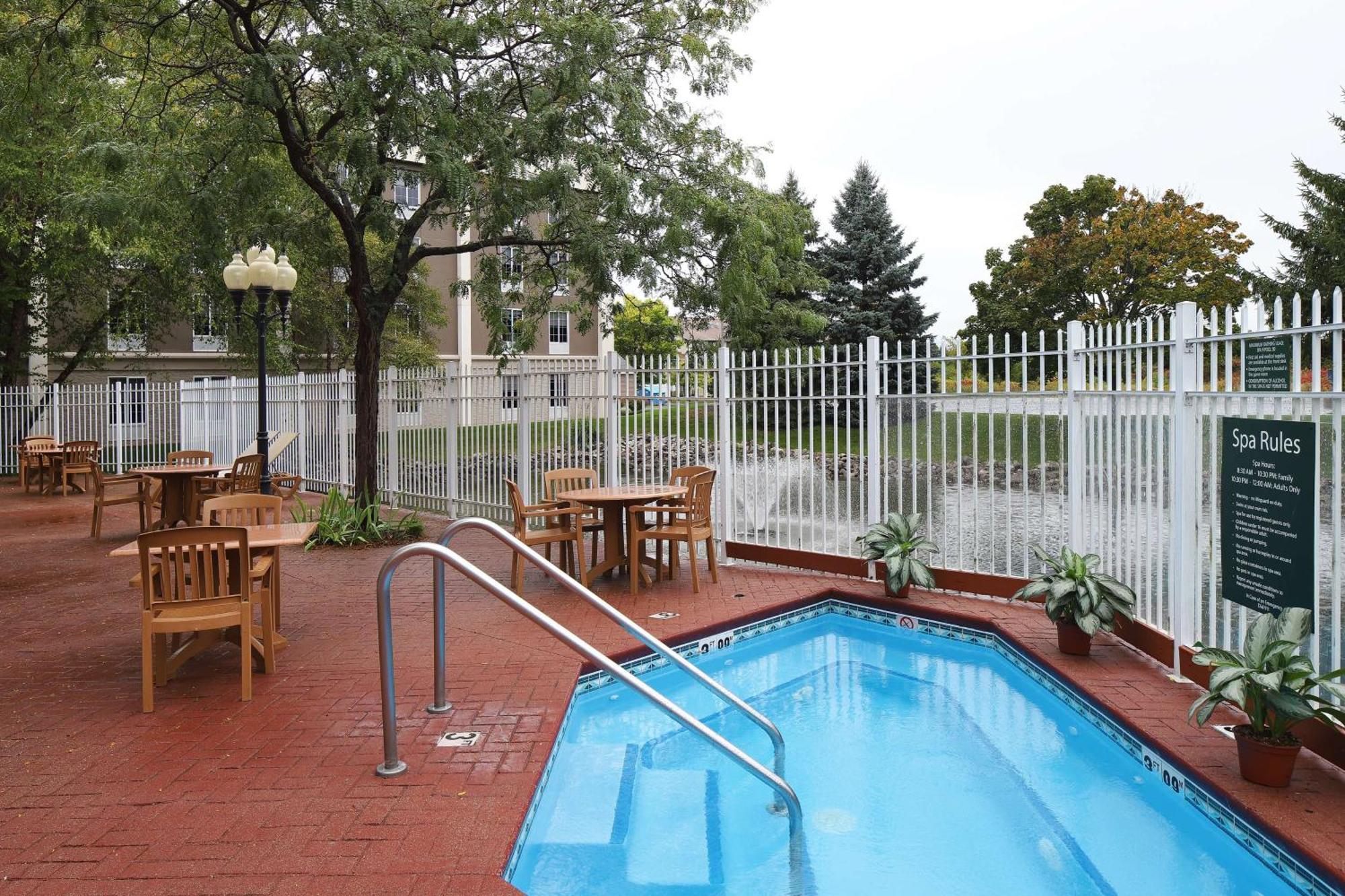 Hampton Inn Холланд Экстерьер фото