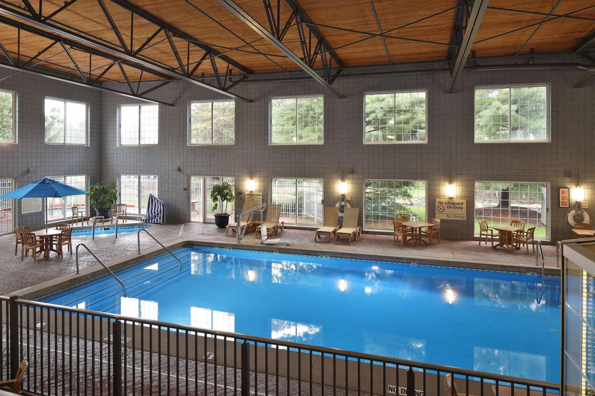 Hampton Inn Холланд Экстерьер фото